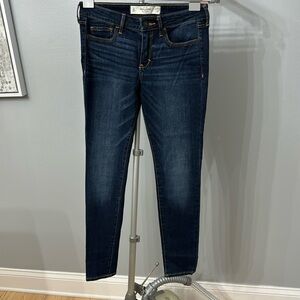 NWT Abercrombie and Fitch Dark  rinse Super Skinny jeans size 4S